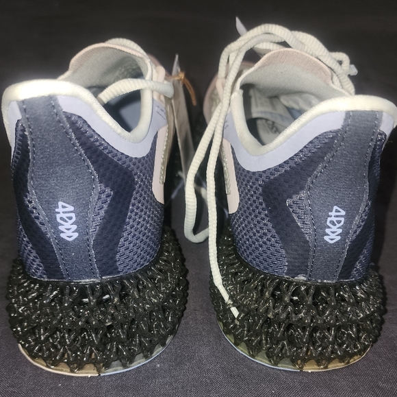 Adidas shoes - Picture 5 of 7